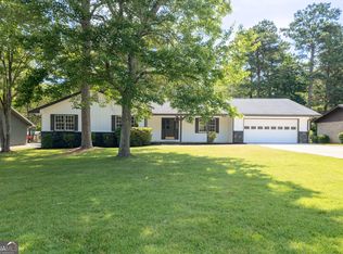 1098 Strawberry Ln, Ellenwood, GA