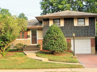 11 Evers St, Hicksville, NY 11801