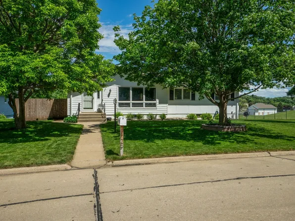2728 Magnolia Ct, Sioux City, IA 51106