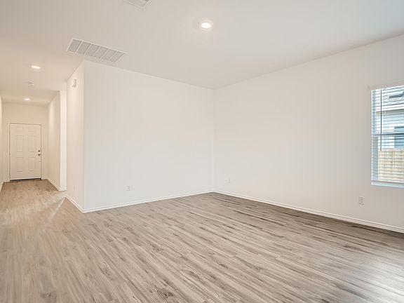 2nd image of 505 Gabriels Bluff Dr