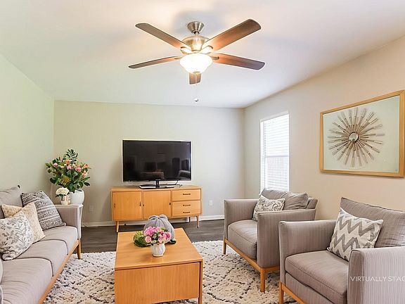 3rd image of 1910 Emerald Pathway Dr