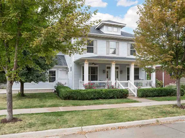 720 Walker Cir, Iowa City, IA 52245