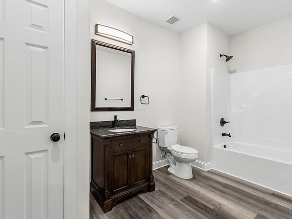 4th image of 341 Summit Lakes Dr