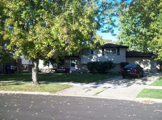 8800 Active Ln, Hickory Hills, IL 60457