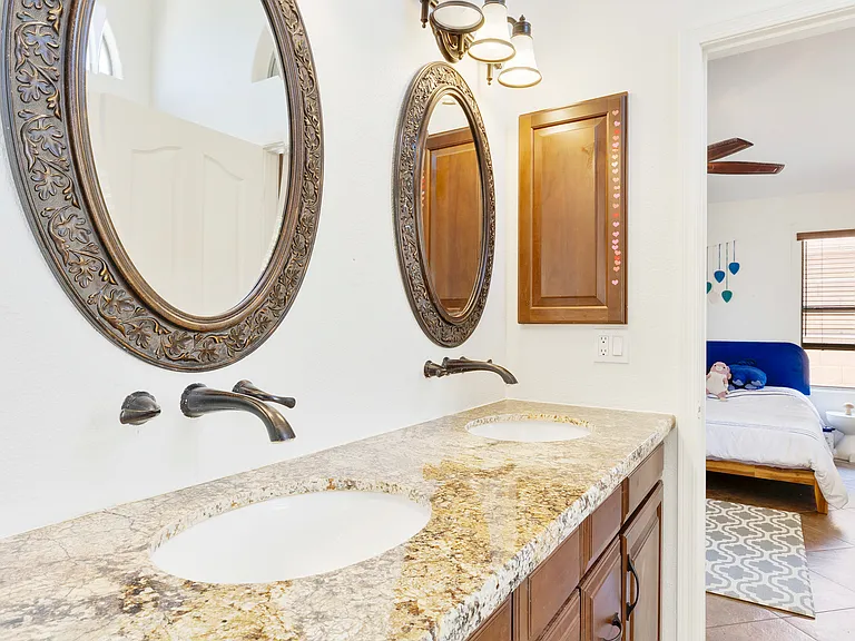 4704 E Weaver Rd — Photo 26