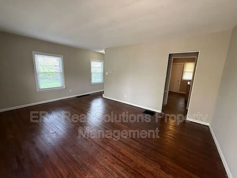 2 bed, 1.0 bath, $1,050 — Photo 2
