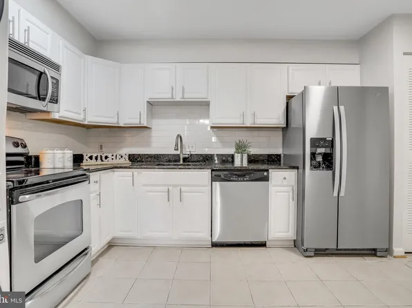 3800 Powell Ln APT 1030, Falls Church, VA 22041