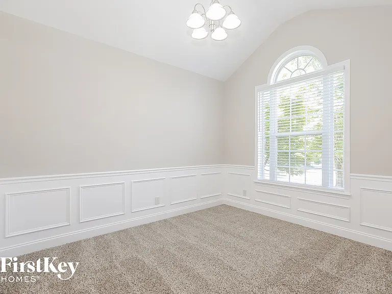 495 Roland Manor Dr — Photo 3