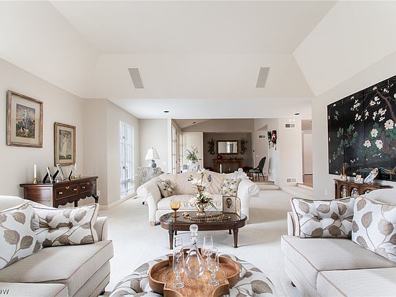 5th image of 5469 Bay Hill Dr