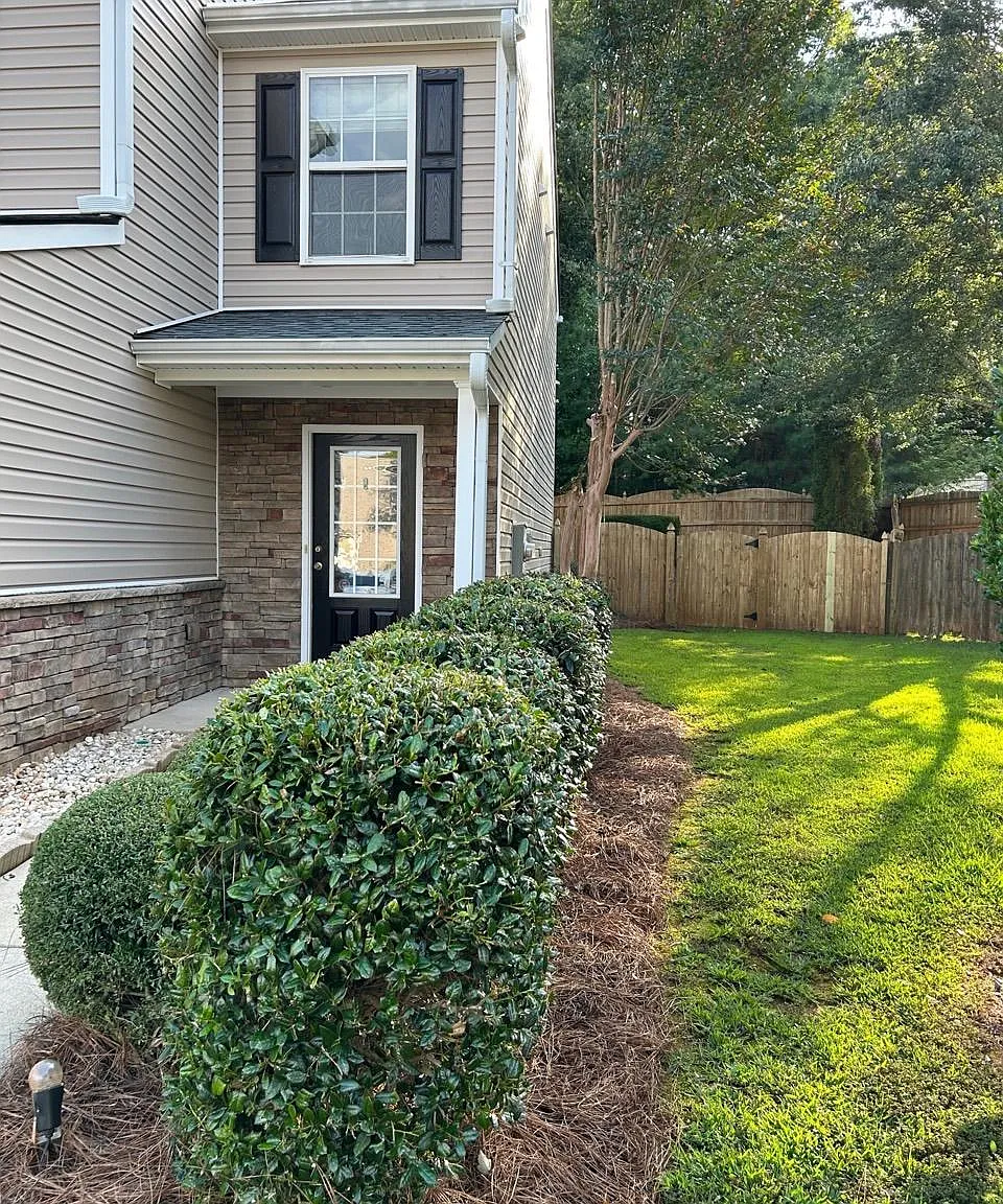 3 bed, 2.5 bath, 1800 sqft, $2,400 — Photo 3