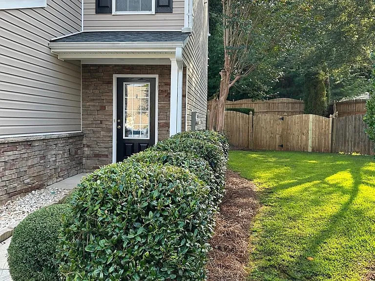 2530 Sheldon Pl — Photo 3
