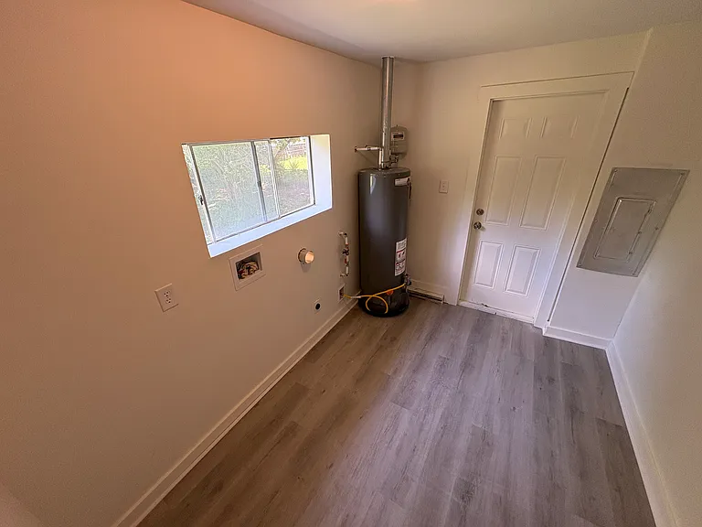 211 Thurman St — Photo 7