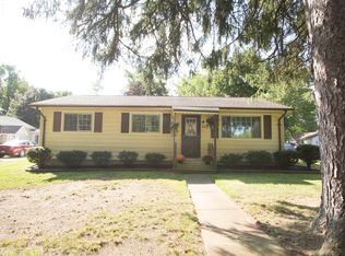 715 W Saint Clair St, Almont, MI 48003