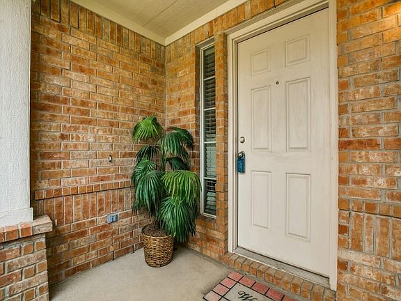 2nd image of 7532 Lazy Spur Blvd