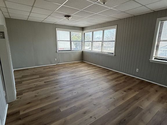 4th image of 126 E 13th St APT 12