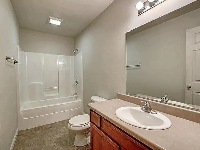 Windsor Hills Condominiums — Photo 5