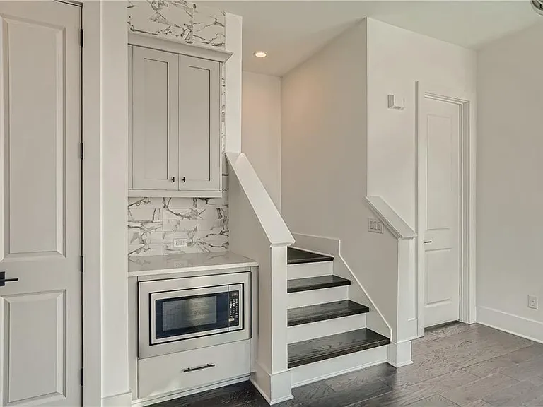 300 Gibson St SE — Photo 11
