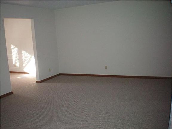 4th image of 1675 Sandalwood Pl E
