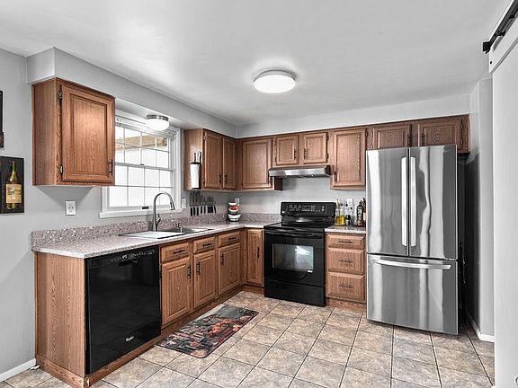 3rd image of 8126 Mesa Ln