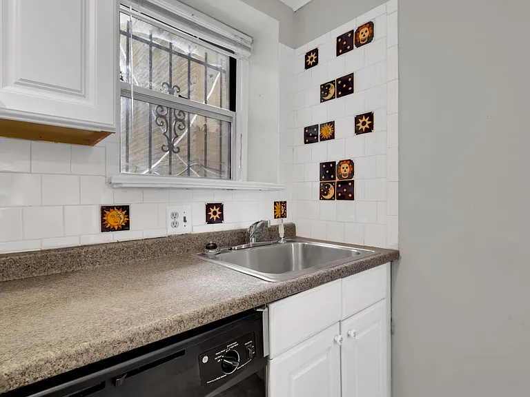 1820 Clydesdale Pl NW #C — Photo 11