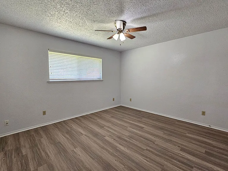 2209 Dickens Dr — Photo 8