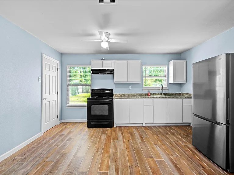 8921 Oak Knoll Ln — Photo 20