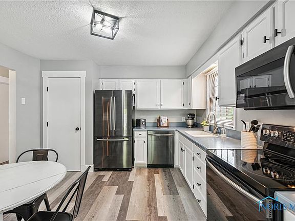3rd image of 1846 Peacock Ln #1846