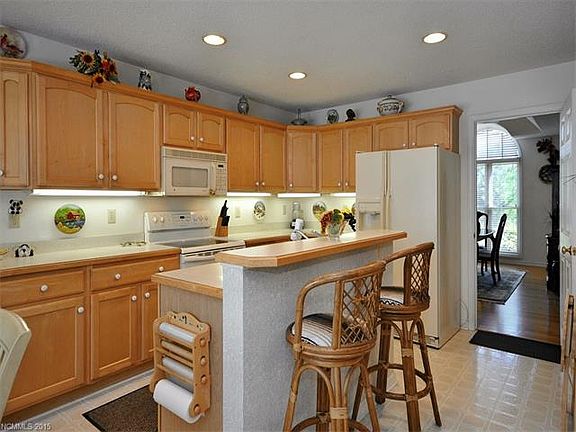 4th image of 51 Classic Oaks Cir