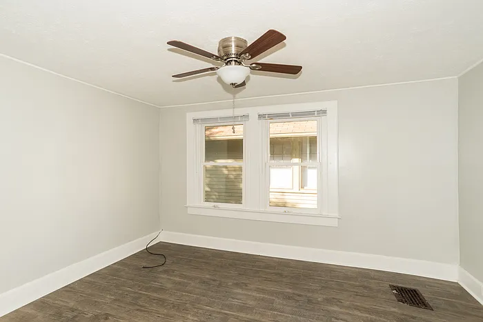 306 N Riley Ave — Photo 8