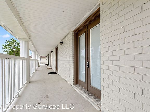 2nd image of 76 Carriage Ln Unit 12