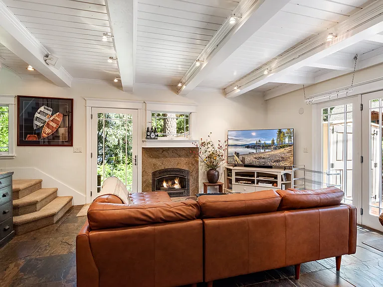 320 Kimberly Dr — Photo 8