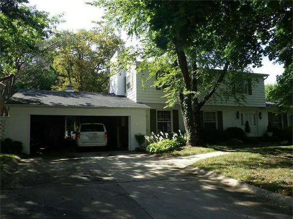 108 Hillside Dr E, Oelwein, IA 50662