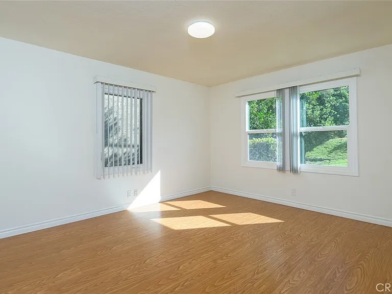 2111 N Verdugo Rd — Photo 24