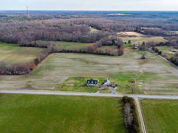 2nd image of 160 Jericho Rd