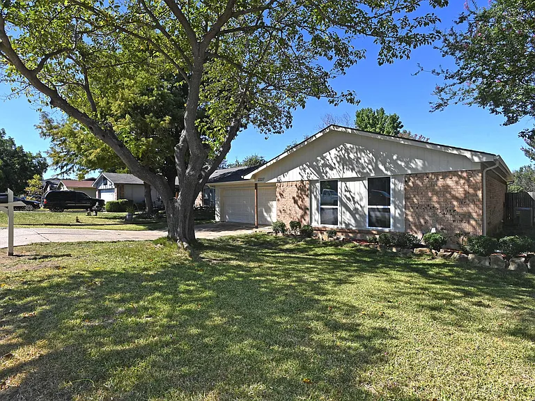2227 Newbury Dr — Photo 12