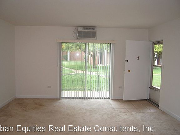 4th image of 150 E Lake St APT 5A