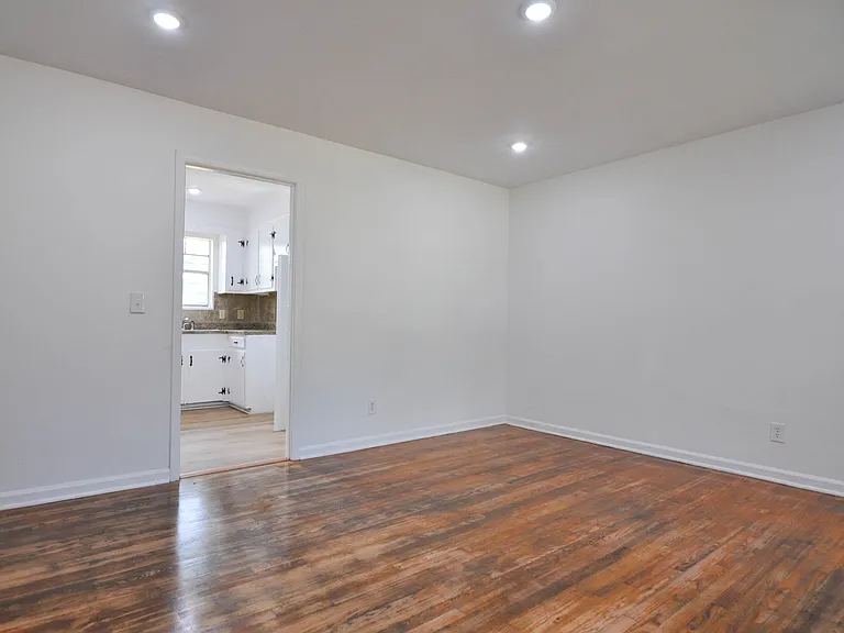 4304 Revelstoke Dr — Photo 3