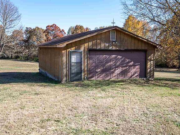 3rd image of 1100 County Road 304
