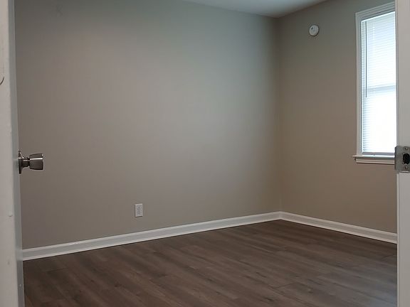 3rd image of 1920 Batts Ln APT A