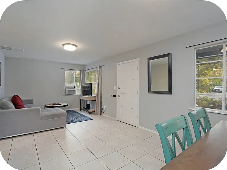 409 W Race Ave — Photo 6
