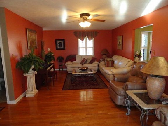 3rd image of 201 Fairway Dr
