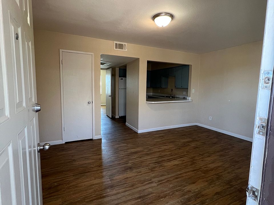 1st image of 2113 E 9th St #16