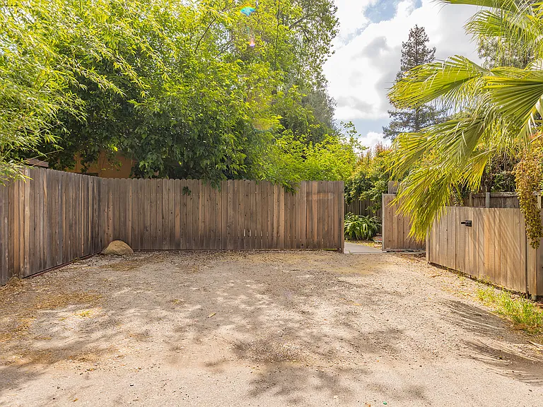 136 S Poli St — Photo 44