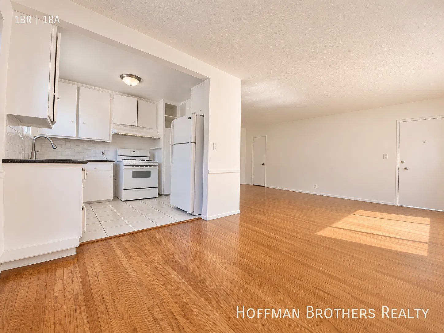 Spacious 1-Bedroom With High Ceilings, Great Storage & Parking Available!! — Photo 2