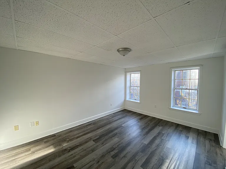 5 Center Sq — Photo 5