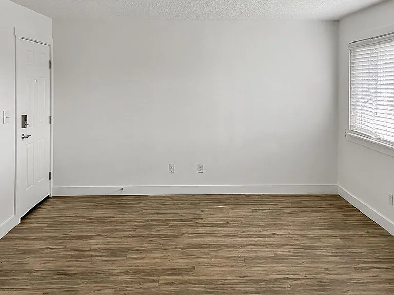 J3 Apartments — Photo 58