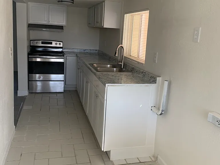 5314 W Sunset Hwy #E — Photo 5