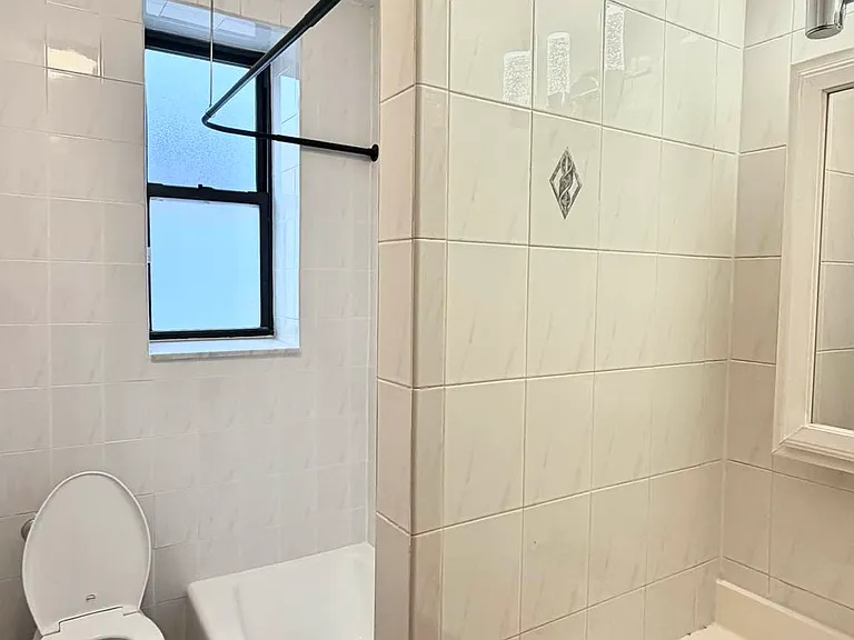 21-05 21st Rd #B1 — Photo 3