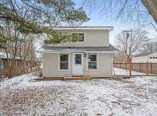 940 Mahtomedi Ave, Saint Paul, MN 55115