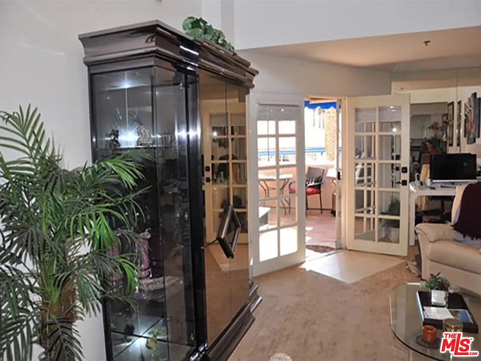1 bed, 3.0 bath, 736 sqft, $3,900 — Photo 2